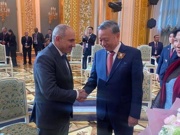 Paşinyanı Moskvada – Belə qarşılandı - FOTO
