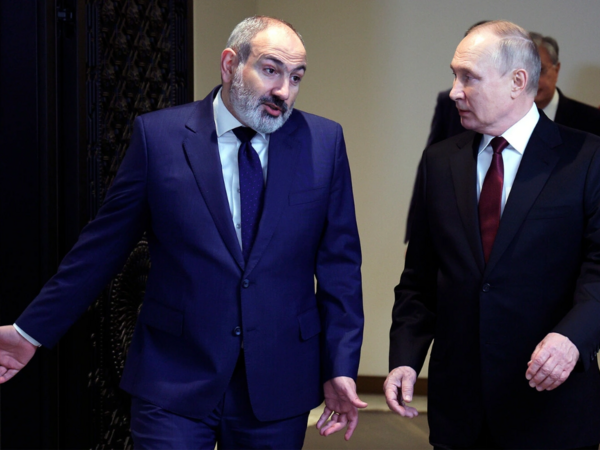 Putin Paşinyana yerini göstərdi - VİDEO