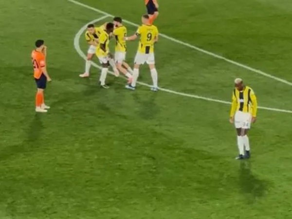 “Fənərbaxça” futbolçuları aranı qatdı - <span class="color_red">VİDEO</span>