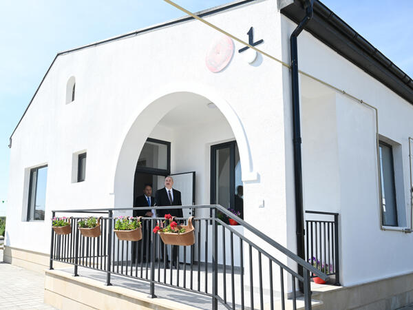 Prezident Kəngərlidə yeni inşa edilmiş fərdi evlərdə yaradılan şəraitlə tanış olub - FOTO
