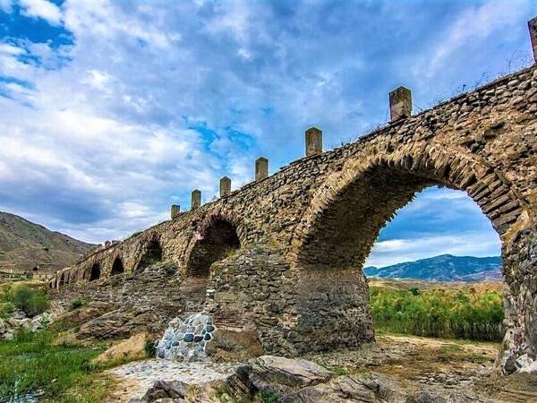 Xudafərin körpüsündə qazıntı aparan iranlılar aşkarlandı