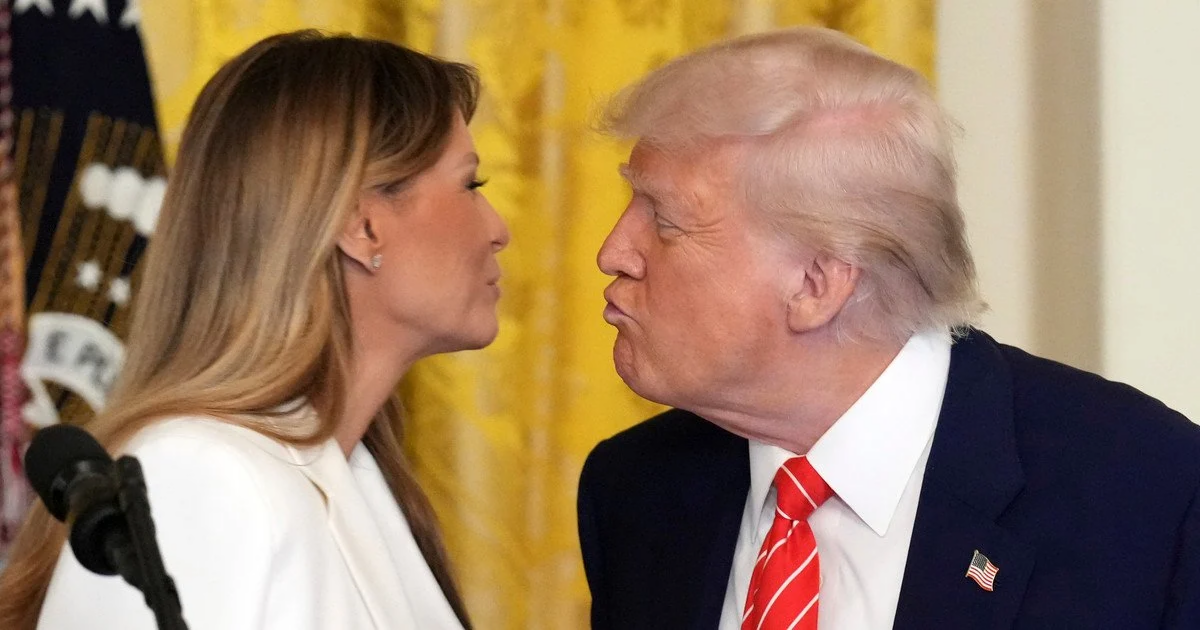 Tramp hisslərinə hakim ola bilmədi: Melaniyanı öpüşlərə qərq etdi -
