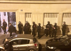 Fransada polislər yazıçının evinə basqın etdi - Kitabında hakimiyyəti ifşa etmişdi - FOTO