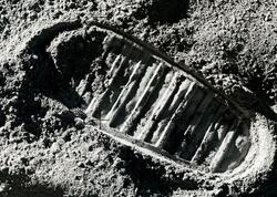 NASA-dan 7 kiloluq ay daşı oğurladı - Sevgilisinə aparacaqmış...
