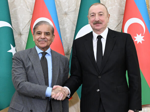 Şahbaz Şərif Prezident İlham Əliyevə zəng edib