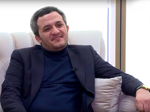 Meyxanaçı azyaşlı oğluna “Range Rover” aldı - VİDEO