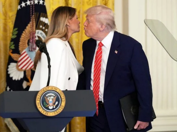 Trampla Melaniya boşanıb?