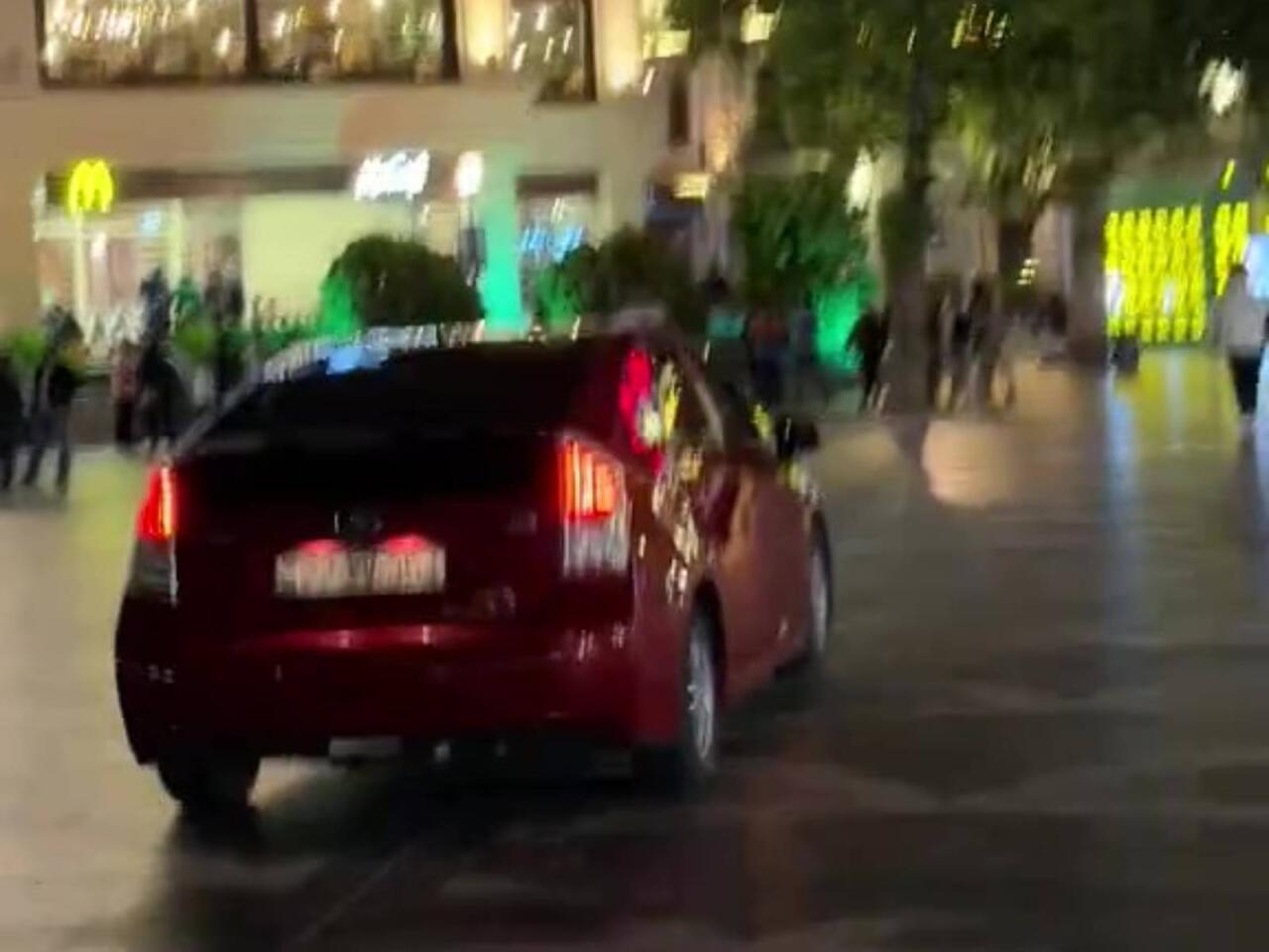 "Tarqovıy"da piyadaların arasında "Prius" sürdülər - VİDEO