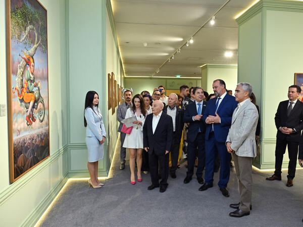 Heydər Əliyev Mərkəzində braziliyalı rəssam Luiz de Souzanın sərgisinin açılışı olub - FOTO