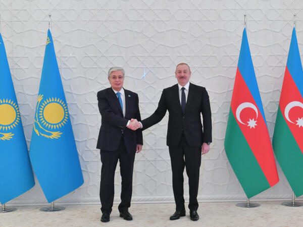 İlham Əliyev Kasım-Jomart Tokayevə zəng edib