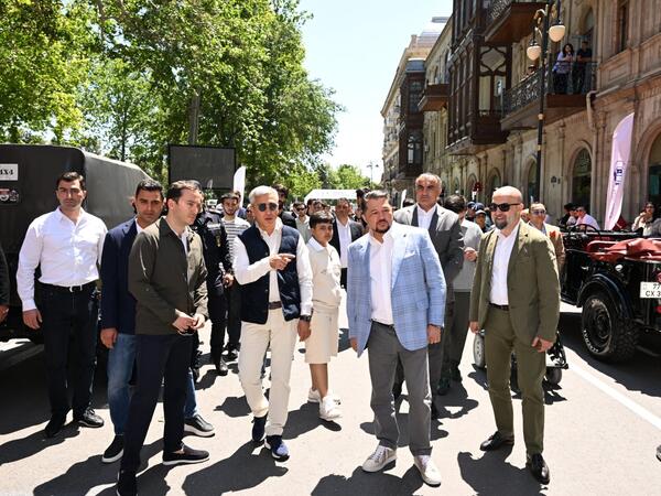 AAF “Sürətin evolyusiyası”nda klassik avtomobilləri təqdim edib - FOTO