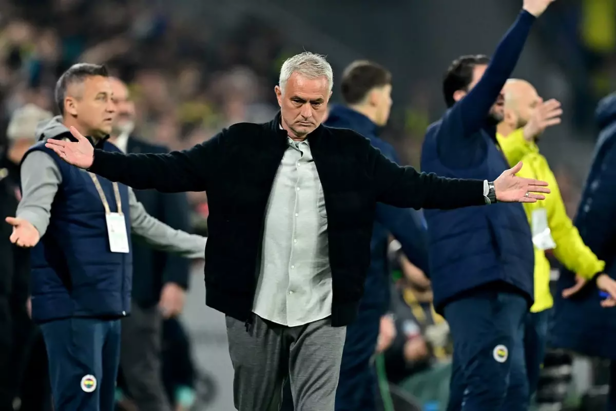 Mourinyodan çempion olan "Qalatasaray"a sərt sözlər