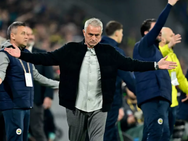 Mourinyodan çempion olan &quot;Qalatasaray&quot;a sərt sözlər