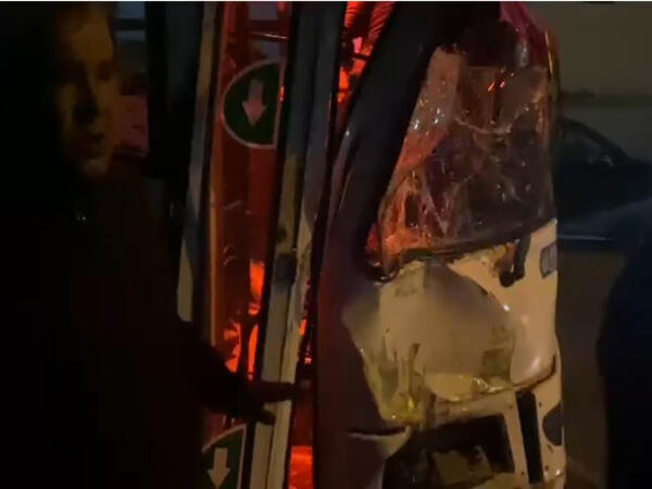 Bakıda iki sərnişin avtobusu toqquşdu - yaralılar var - <span class="color_red">VİDEO</span>