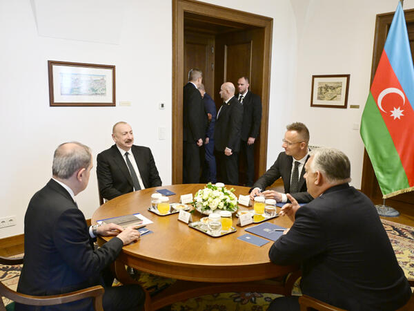 Budapeştdə İlham Əliyevin Macarıstanın Baş naziri ilə məhdud tərkibdə görüşü olub - FOTO