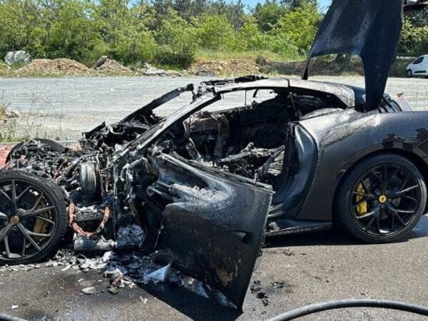 &quot;Beşiktaş&quot; prezidentinin oğlunun 20 milyonluq &quot;Ferrari&quot;si <span class="color_red">kül oldu - FOTO</span>