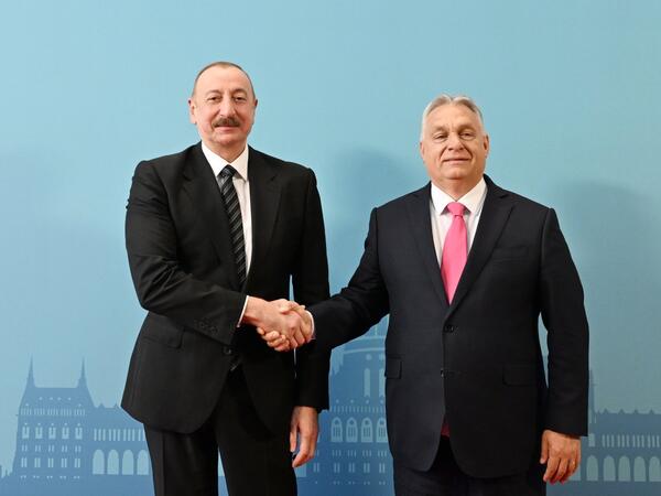 Prezident Budapeştdə Türk Dövlətləri Təşkilatının Dövlət Başçıları Şurasının qeyri-rəsmi iclasında iştirak edir - FOTO