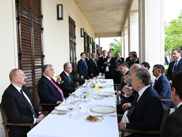 Budapeştdə Türk Dövlətləri Təşkilatının dövlət və hökumət başçılarının şərəfinə rəsmi lanç verilib - FOTO