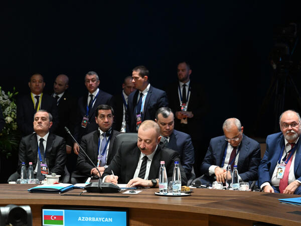 TDT-nin Dövlət başçılarının qeyri-rəsmi Zirvə görüşündə Bəyannamə imzalanıb