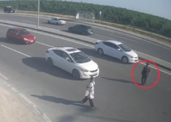 Bakıda yaşlı kişi qəzaya səbəb oldu - Özü isə ölümdən son anda xilas oldu - <span class="color_red">VİDEO</span>