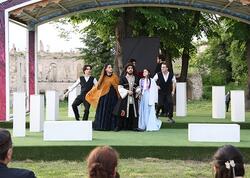 “Xarıbülbül” festivalı çərçivəsində Şuşada teatr tamaşası - <span class="color_red">FOTO</span>