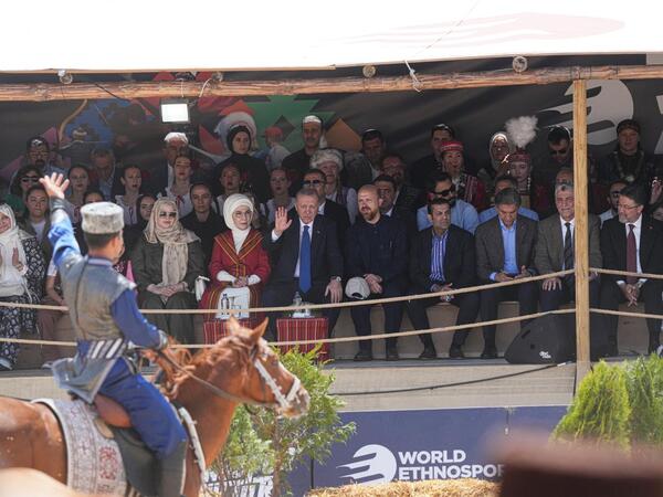Ərdoğan və xanımı Azərbaycan nümayəndə heyətinin çıxışını izlədilər - <span class="color_red">FOTO</span>