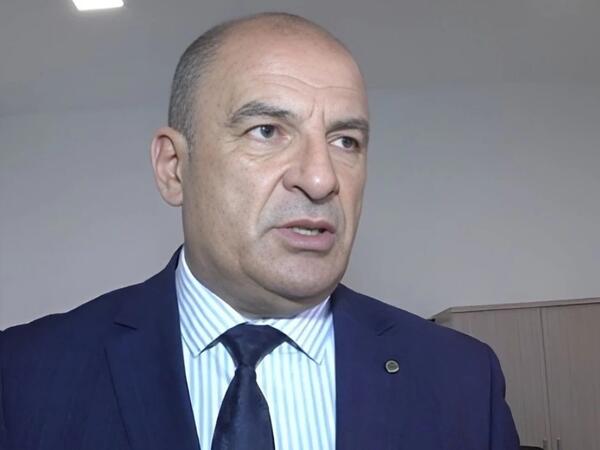 Qalmaqallı direktor işdən çıxarıldı