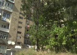 Bakıda binada ilanlar kök salıb - Sakinlər təşvişdə - <span class="color_red">VİDEO</span>
