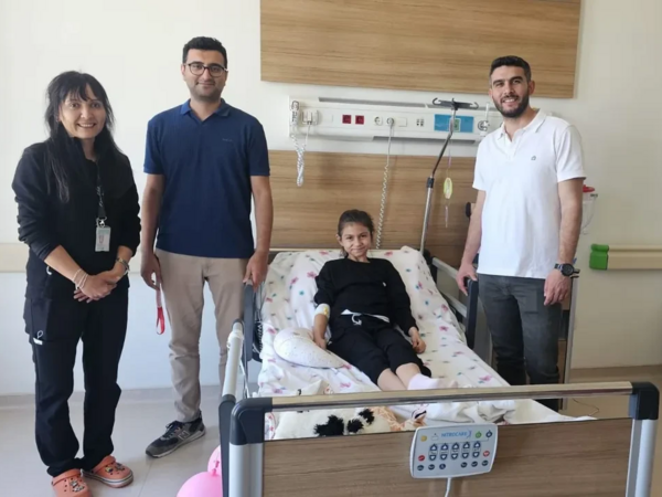Ürəyi bulanırdı, 9 yaşlı qızın mədəsindən görün nə çıxdı - FOTO