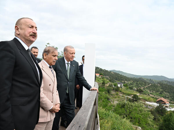 Azərbaycan və Türkiyə prezidentləri, Pakistanın Baş naziri Laçın şəhərində seyrəngahda olublar - FOTO