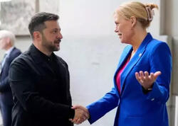 Zelenski uzun müddət sonra ilk dəfə kostyum geyindi - FOTO