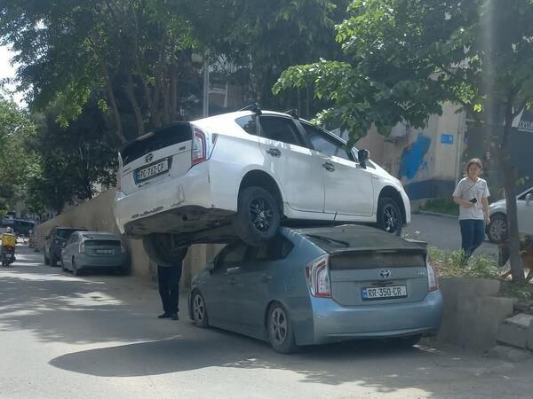 &quot;Prius&quot;ların iştirakı ilə qəribə QƏZA