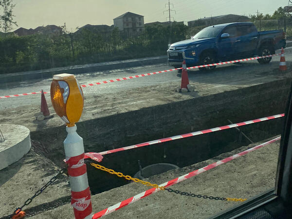 Bu yolda təmirə görə kilometrlərlə tıxac yarandı - FOTO