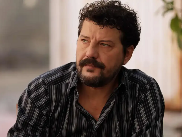 Tanınmış aktyor sürücüyə söyüş söyüb, onu təhqir etdi - <span class="color_red">VİDEO</span>
