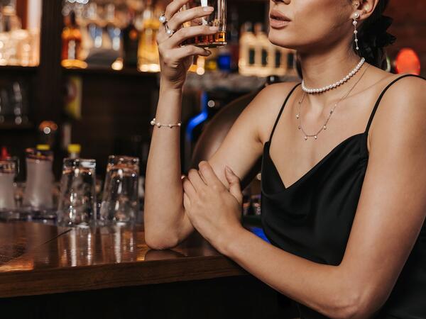 Bakıda məşhur &quot;Pub&quot;da dava - Xanım müştəri həbs edildi - <span class="color_red">FOTO</span>