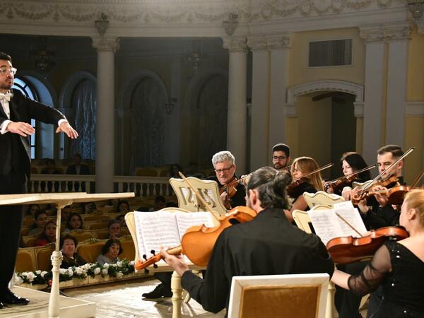 Amerikalı dirijor Sixto Montesinos’un rəhbərliyi ilə Q.Qarayev adına Dövlət Kamera Orkestrinin konserti baş tutdu - FOTO