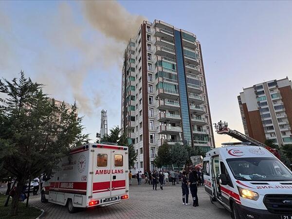 Türkiyədə çoxmərtəbəli bina yanır - 23 nəfər xəstəxanaya yerləşdirildi