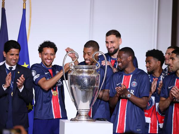 PSJ futbolçularının Makronun arvadına baxışı GÜNDƏM OLDU - VİDEO