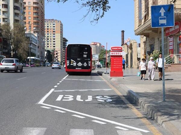 Sürücülərə ŞAD XƏBƏR - Avtobus zolaqlarında maşınlara minib-düşə biləcəyik - <span class="color_red">VİDEO</span>