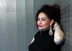 Efirdə DAVA düşdü: müğənni həmkarının üstünə &quot;hücum çəkdi&quot; - <span class="color_red">VİDEO</span>