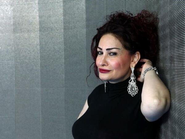 Efirdə DAVA düşdü: müğənni həmkarının üstünə &quot;hücum çəkdi&quot; - <span class="color_red">VİDEO</span>