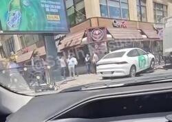 &quot;Qoç Ət&quot;in qarşısında qəza - &quot;Bolt&quot; səkiyə çırpıldı - VİDEO