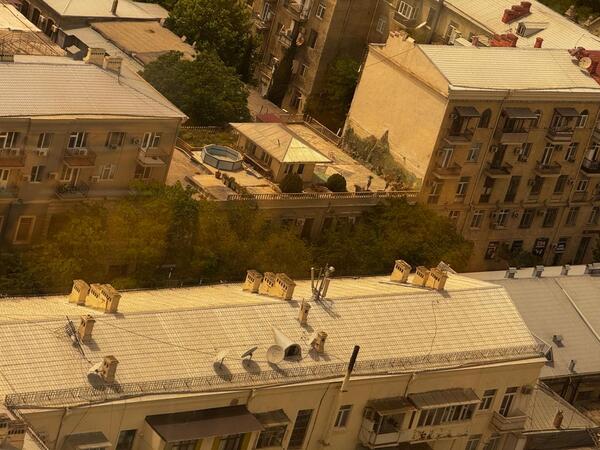 Binanın damında hovuz tikdi - Bakıda qeyri-adi hadisə - <span class="color_red">FOTO</span>