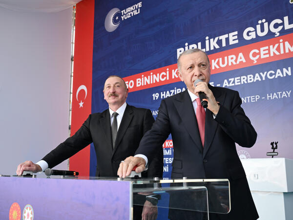 Ərdoğan: Kahramanmaraşdakı “Azərbaycan” məhəlləsi Türkiyə və Azərbaycanın həmrəyliyinin, birliyinin nümunəsidir