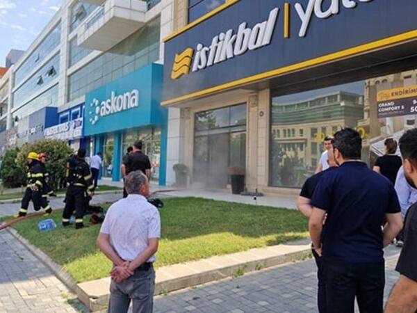 Bakıda məşhur mebel mağazasında yanğın - İşçilər təxliyə edildi - <span class="color_red">FOTOlar</span>