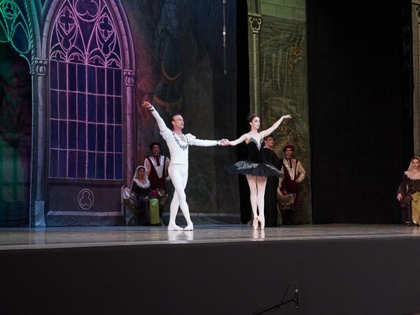 Opera və Balet Teatrı “Qu gölü” baletini Heydər Əliyev Sarayının səhnəsində təqdim etdi - FOTO