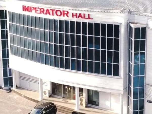 &quot;İmperator Hall&quot;da kütləvi dava: Bəy tərəflər arasında qaldı - <span class="color_red">FOTOlar</span>