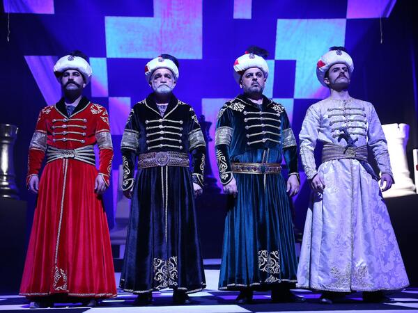 Dövlət Milli Gənc Tamaşaçılar Teatrında &quot;Şah Abbas Namə&quot; tamaşasının premyerası keçirilib - FOTO