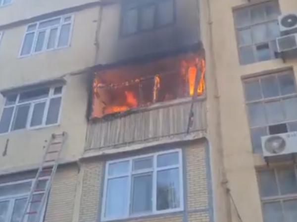 Sumqayıtda yaşayış binasında yanğın olub - <span class="color_red">VİDEO</span>