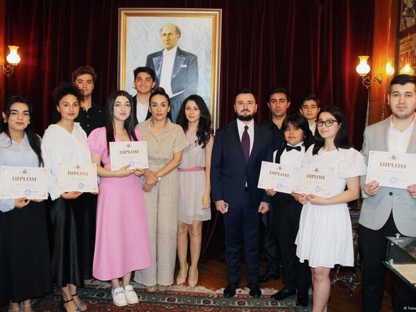 Ramil Qasımovun rəhbərliyi ilə Bülbül Vokal Məktəbinin ilk buraxılışı keçirilib – FOTO